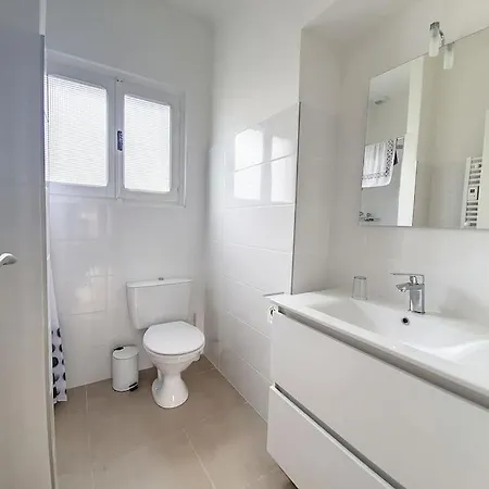 Grande Entièrement Rénovée Avec Piscine Villa *