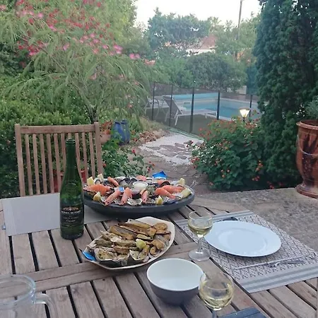 Grande Entièrement Rénovée Avec Piscine Villa