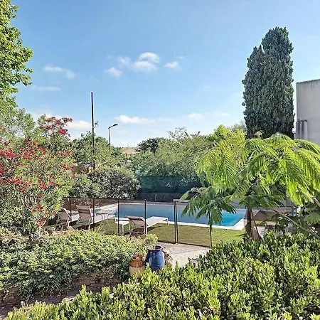 Grande Entièrement Rénovée Avec Piscine