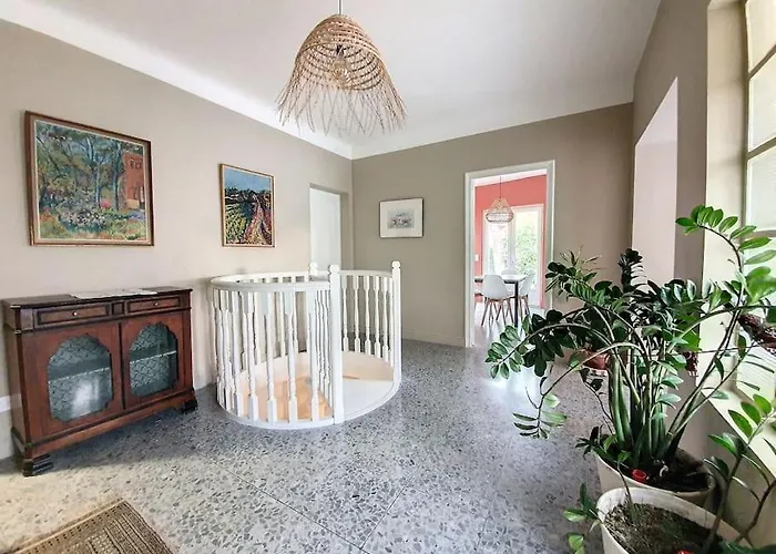 Villa Grande Entierement Renovee Avec Piscine *