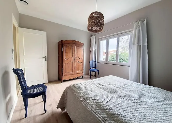 Grande Entierement Renovee Avec Piscine