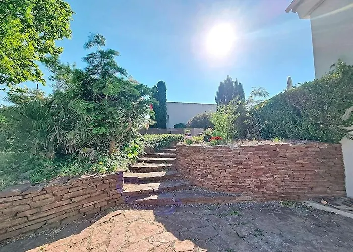 Villa Grande Entierement Renovee Avec Piscine *
