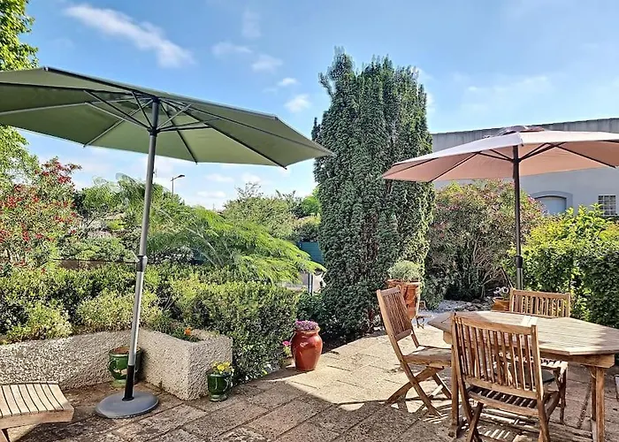 Grande Entierement Renovee Avec Piscine