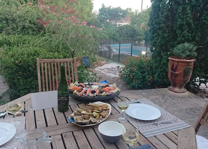 Grande Entierement Renovee Avec Piscine Villa