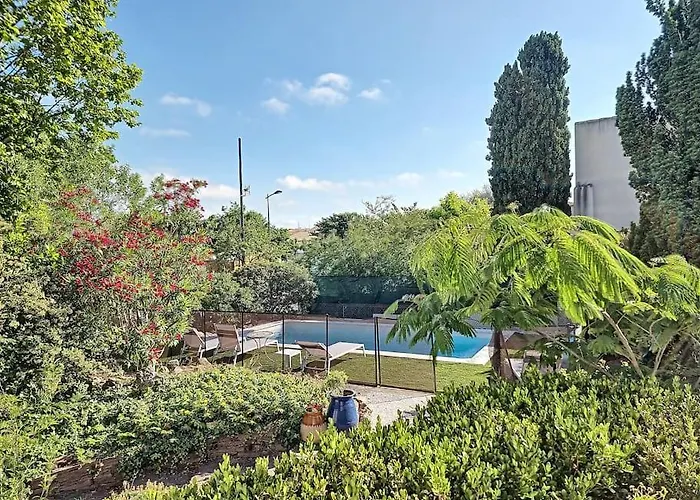 Grande Entierement Renovee Avec Piscine